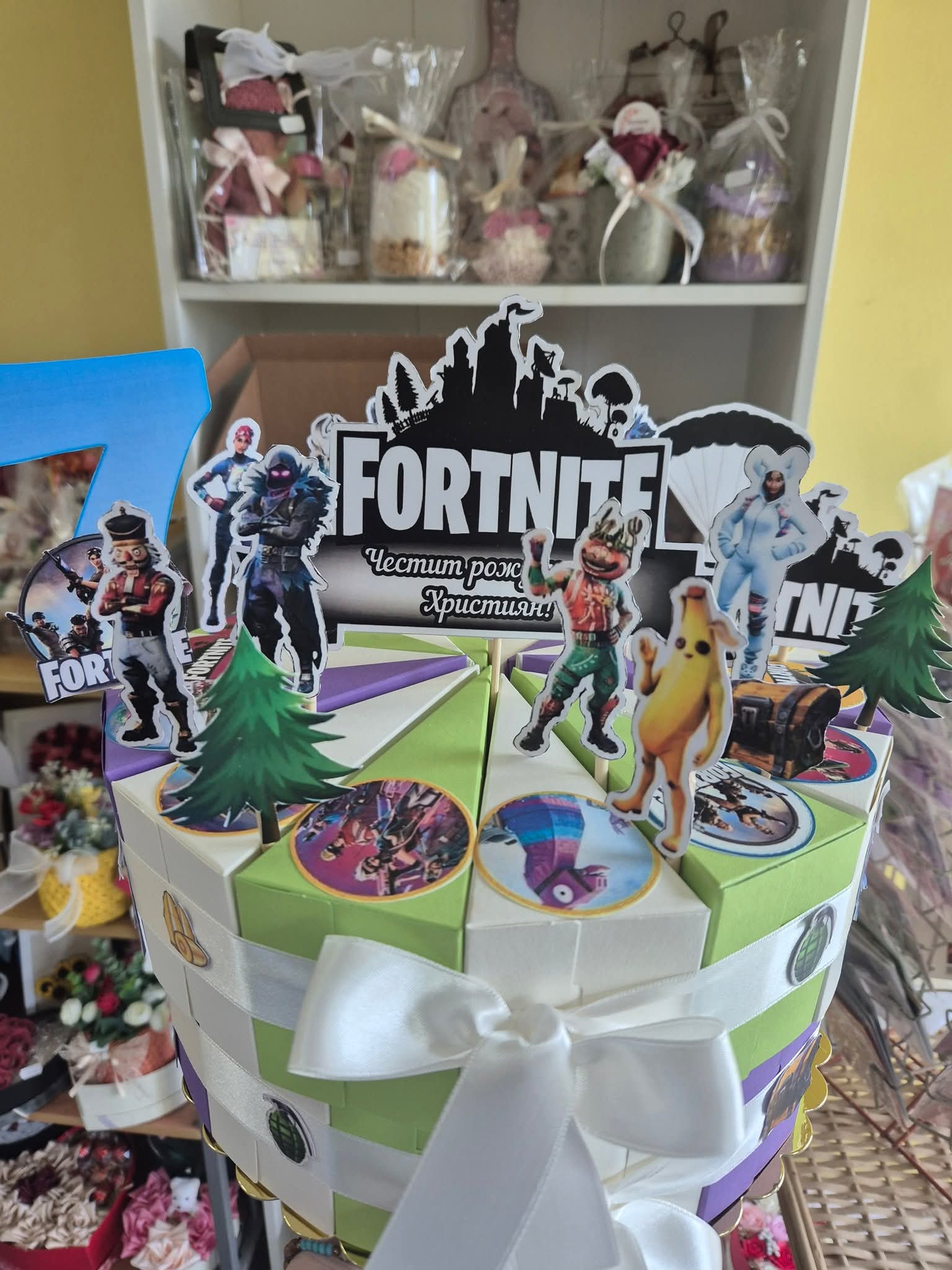 Картонена торта Фортнайт