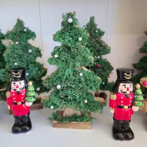 Коледна елха със скандинавски мъх