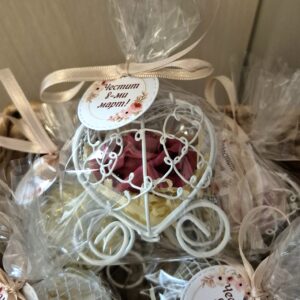 Подаръчна количка 'Нежност' за 8-ми март