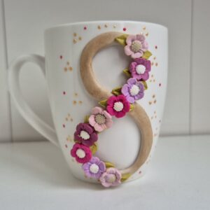 подарък за 8 март, ръчно изработена чаша, чаша с полимерна глина, уникален подарък за жена, чаша с цветя. ​  персонализиран подарък за майка, оригинална чаша за учителка, арт подарък за рожден ден. ​ #ръчнаизработка #подаръкзажена #8март #полимернаглина #handmadebulgaria #уникаленподарък #кафепауза